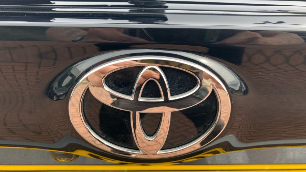 Toyota Yaris 1.5 Hybrid Design 5dr CVT Hybrid Hatchback - Image 55