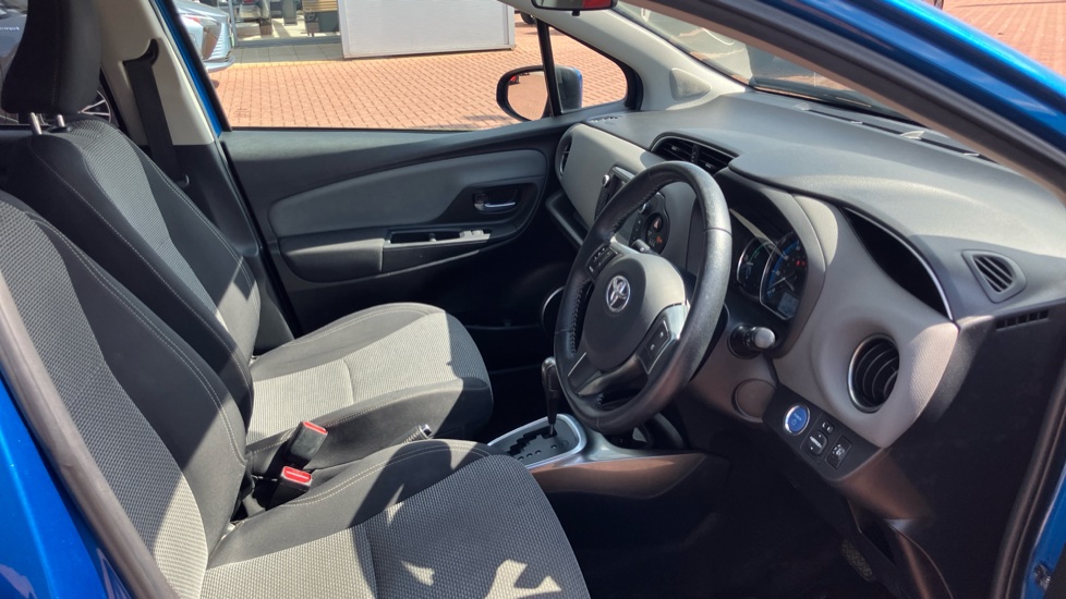 Toyota Yaris 1.5 Hybrid Icon 5dr CVT Hybrid Hatchback - Image 12