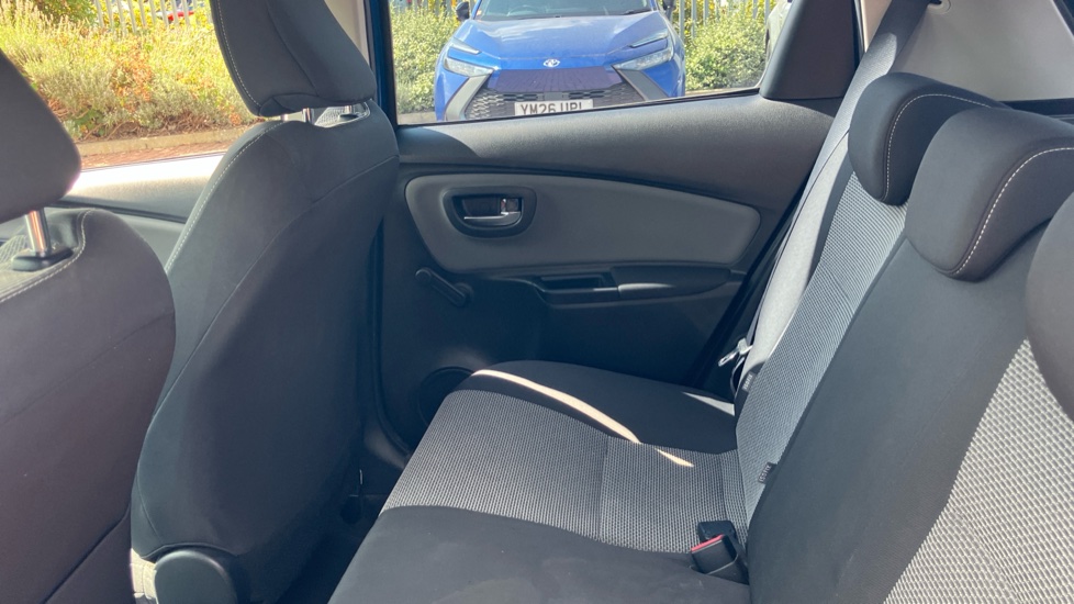 Toyota Yaris 1.5 Hybrid Icon 5dr CVT Hybrid Hatchback - Image 15