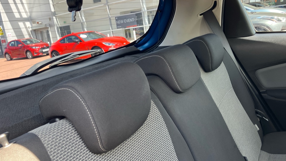 Toyota Yaris 1.5 Hybrid Icon 5dr CVT Hybrid Hatchback - Image 18