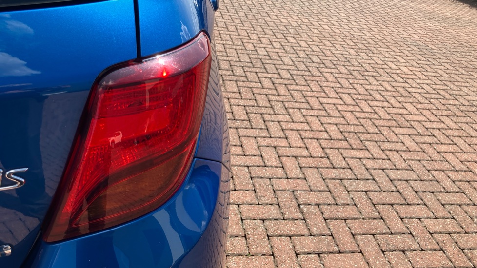 Toyota Yaris 1.5 Hybrid Icon 5dr CVT Hybrid Hatchback - Image 21