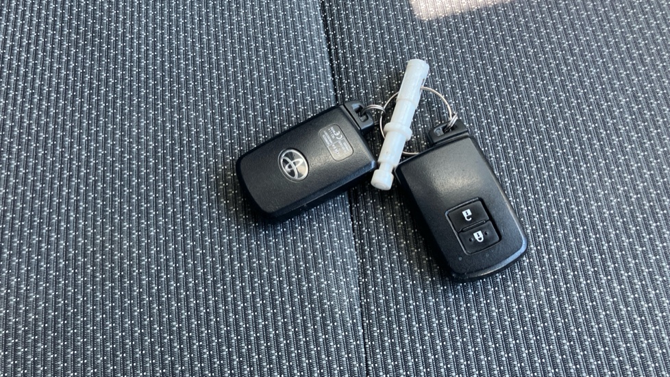 Toyota Yaris 1.5 Hybrid Icon 5dr CVT Hybrid Hatchback - Image 28