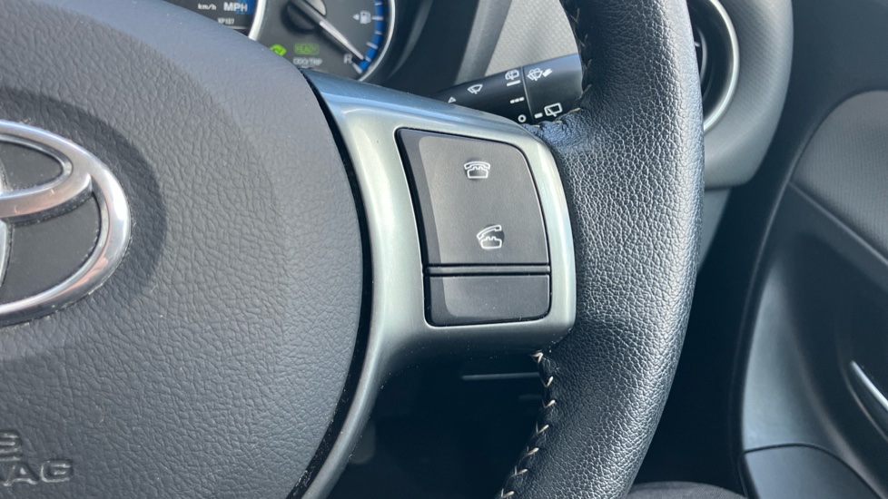 Toyota Yaris 1.5 Hybrid Icon 5dr CVT Hybrid Hatchback - Image 29
