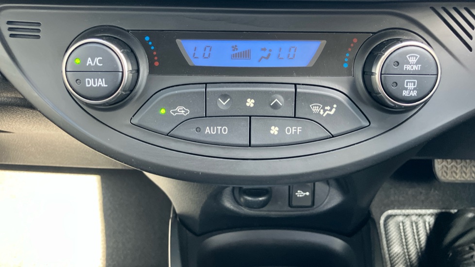 Toyota Yaris 1.5 Hybrid Icon 5dr CVT Hybrid Hatchback - Image 33