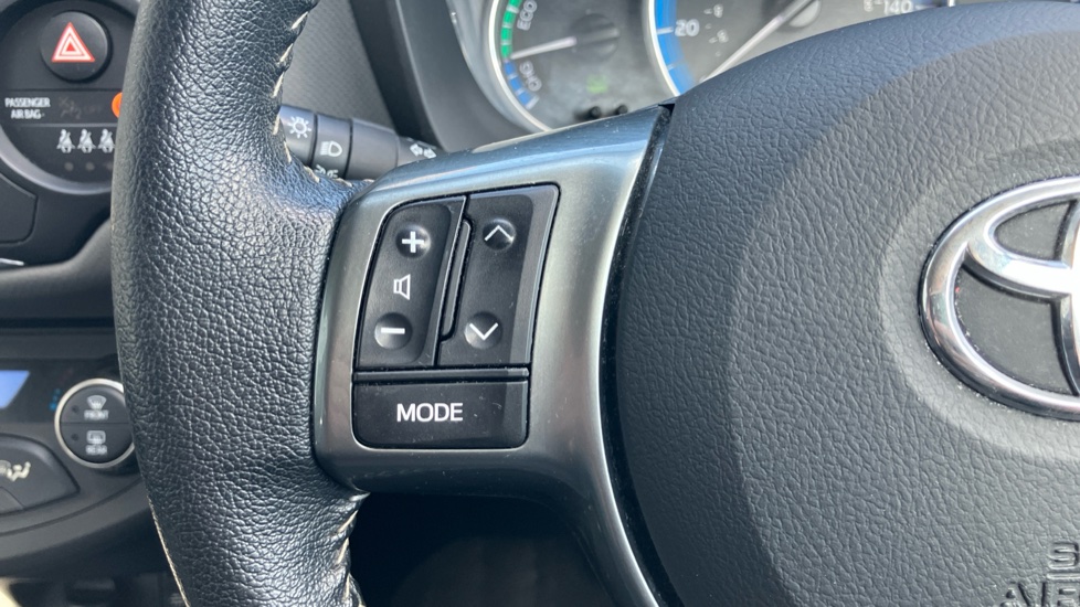 Toyota Yaris 1.5 Hybrid Icon 5dr CVT Hybrid Hatchback - Image 34