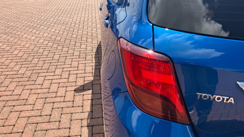 Toyota Yaris 1.5 Hybrid Icon 5dr CVT Hybrid Hatchback - Image 36