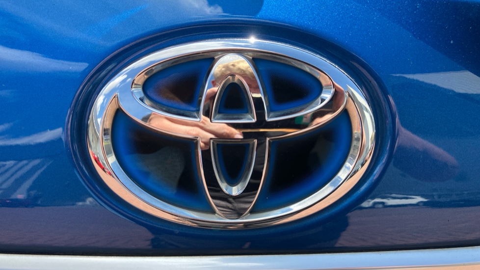 Toyota Yaris 1.5 Hybrid Icon 5dr CVT Hybrid Hatchback - Image 56