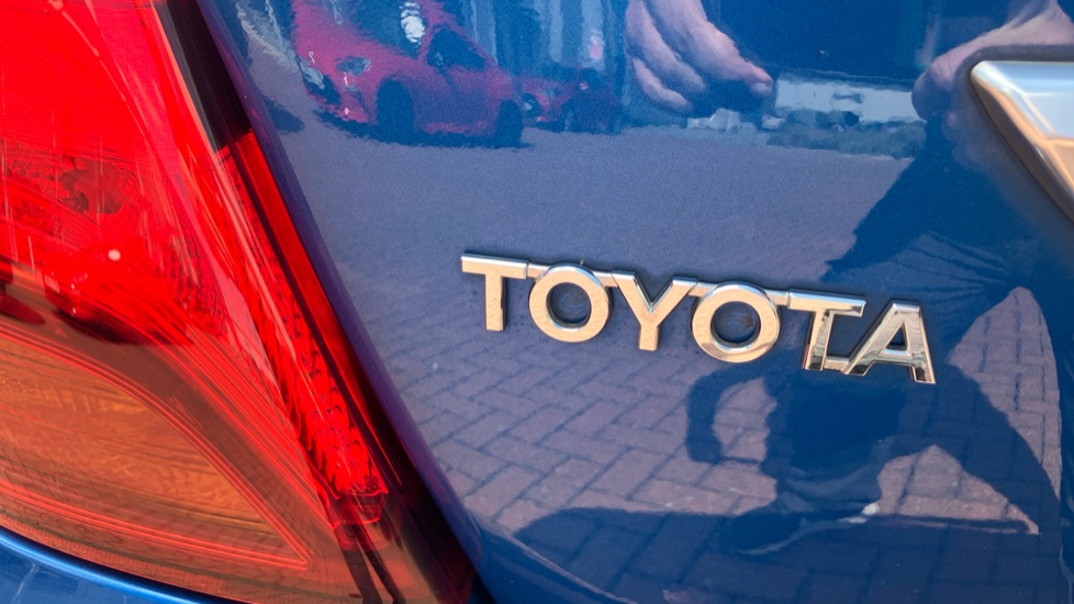 Toyota Yaris 1.5 Hybrid Icon 5dr CVT Hybrid Hatchback - Image 57