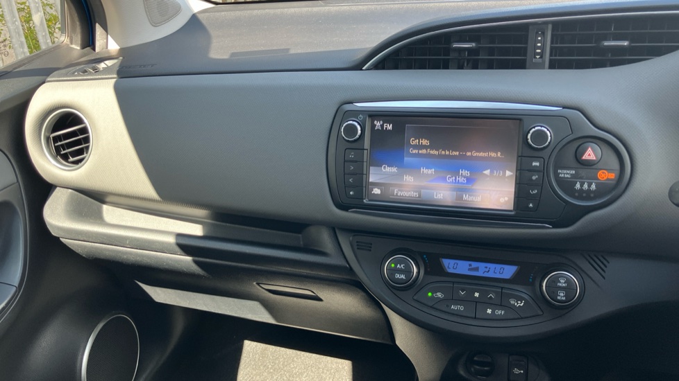 Toyota Yaris 1.5 Hybrid Icon 5dr CVT Hybrid Hatchback - Image 59