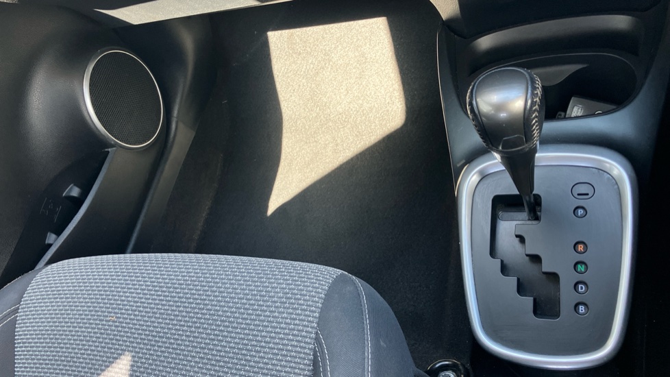 Toyota Yaris 1.5 Hybrid Icon 5dr CVT Hybrid Hatchback - Image 60