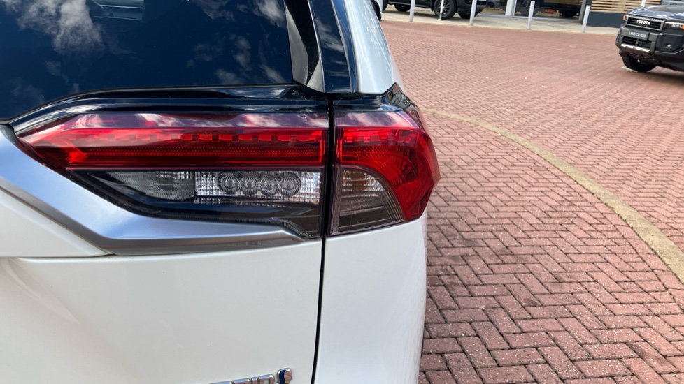 Toyota RAV4 2.5 VVT-i Hybrid Excel 5dr CVT Hybrid Estate - Image 21