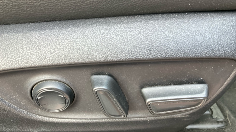 Toyota RAV4 2.5 VVT-i Hybrid Excel 5dr CVT Hybrid Estate - Image 29