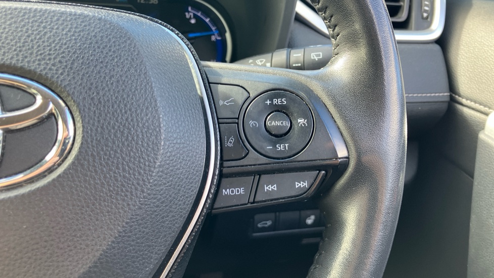 Toyota RAV4 2.5 VVT-i Hybrid Excel 5dr CVT Hybrid Estate - Image 30