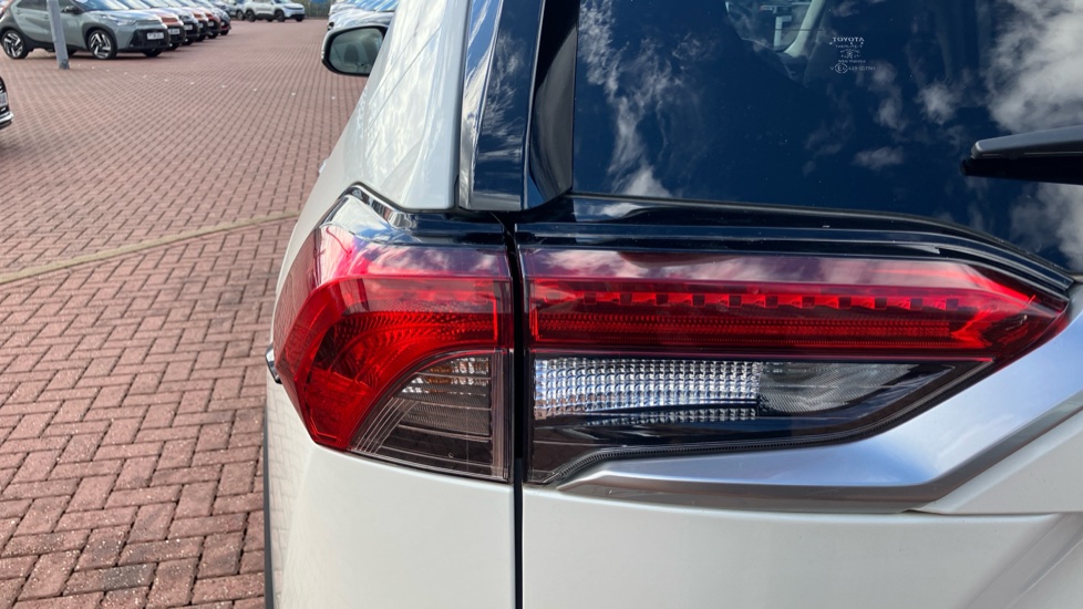 Toyota RAV4 2.5 VVT-i Hybrid Excel 5dr CVT Hybrid Estate - Image 37