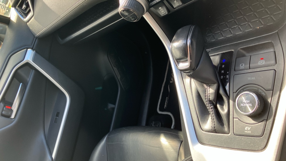 Toyota RAV4 2.5 VVT-i Hybrid Excel 5dr CVT Hybrid Estate - Image 64