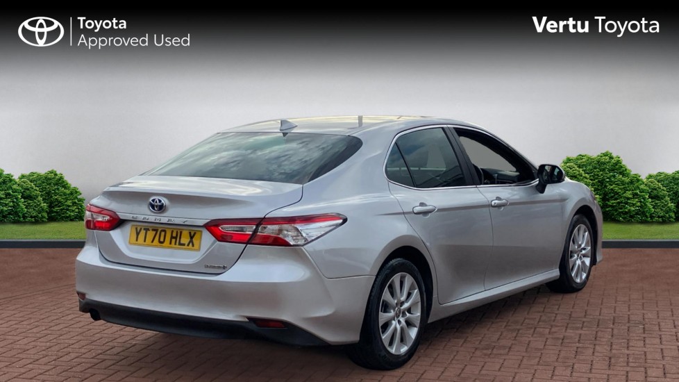 Toyota Camry 2.5 VVT-i Hybrid Design 4dr CVT Hybrid Saloon - Image 2