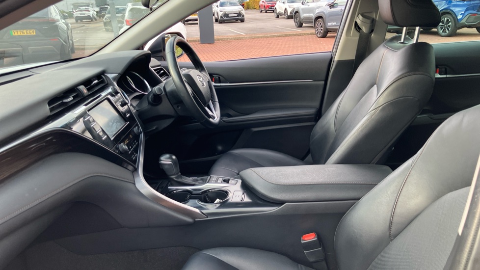 Toyota Camry 2.5 VVT-i Hybrid Design 4dr CVT Hybrid Saloon - Image 5