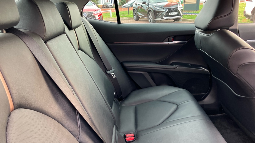 Toyota Camry 2.5 VVT-i Hybrid Design 4dr CVT Hybrid Saloon - Image 8