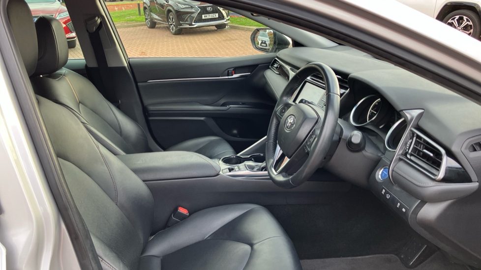 Toyota Camry 2.5 VVT-i Hybrid Design 4dr CVT Hybrid Saloon - Image 12