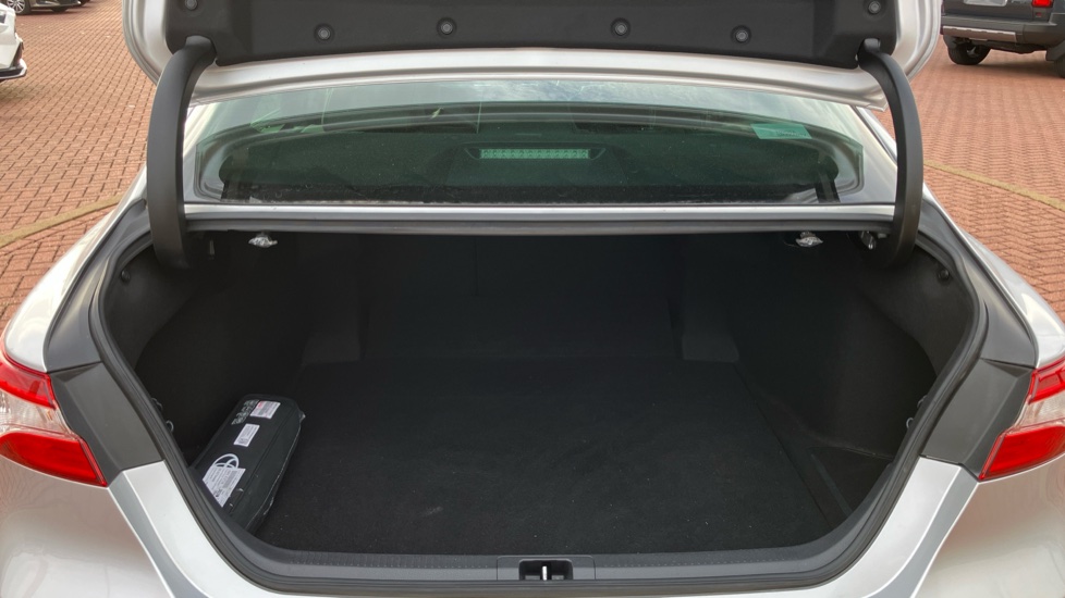 Toyota Camry 2.5 VVT-i Hybrid Design 4dr CVT Hybrid Saloon - Image 13