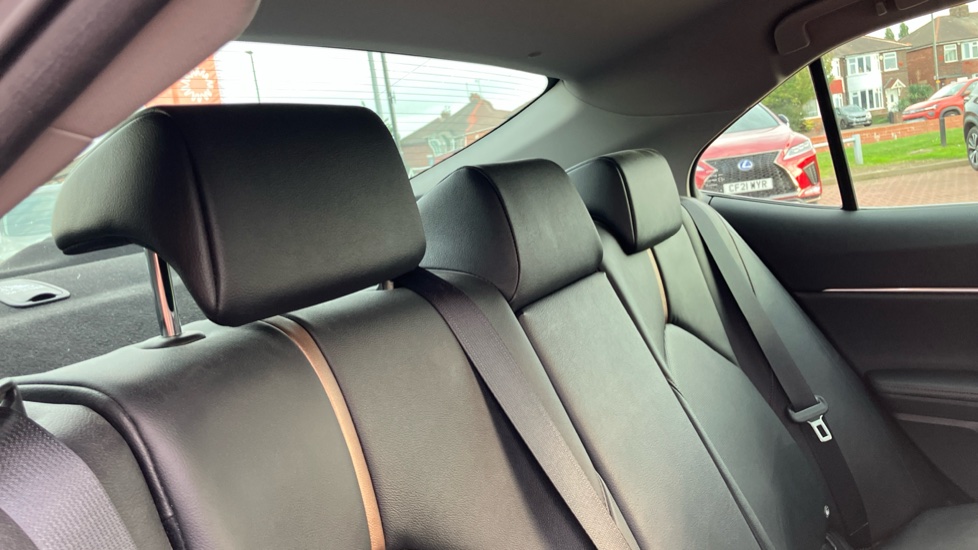 Toyota Camry 2.5 VVT-i Hybrid Design 4dr CVT Hybrid Saloon - Image 18