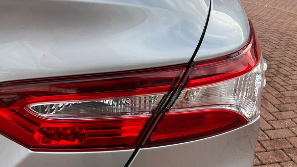 Toyota Camry 2.5 VVT-i Hybrid Design 4dr CVT Hybrid Saloon - Image 21