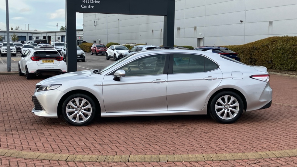 Toyota Camry 2.5 VVT-i Hybrid Design 4dr CVT Hybrid Saloon - Image 24