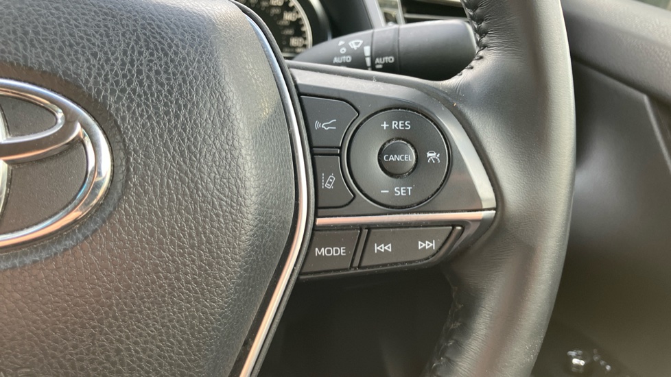 Toyota Camry 2.5 VVT-i Hybrid Design 4dr CVT Hybrid Saloon - Image 30