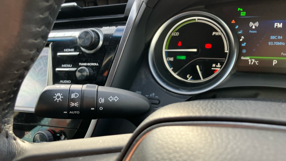 Toyota Camry 2.5 VVT-i Hybrid Design 4dr CVT Hybrid Saloon - Image 32