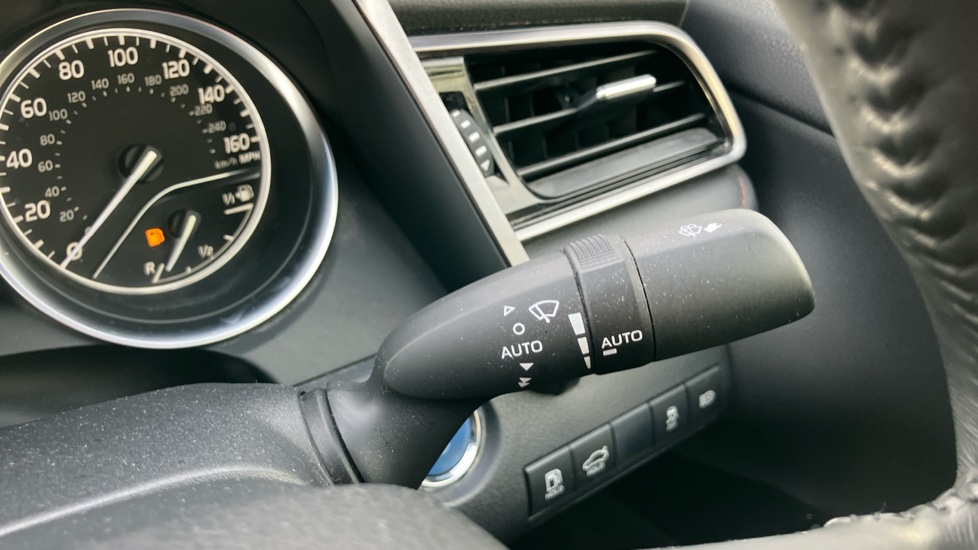 Toyota Camry 2.5 VVT-i Hybrid Design 4dr CVT Hybrid Saloon - Image 33