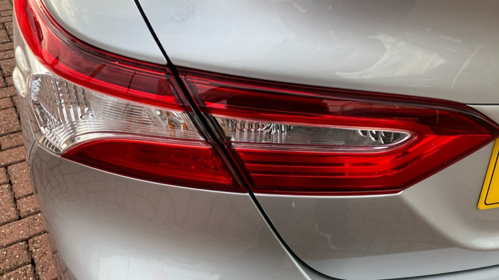 Toyota Camry 2.5 VVT-i Hybrid Design 4dr CVT Hybrid Saloon - Image 37