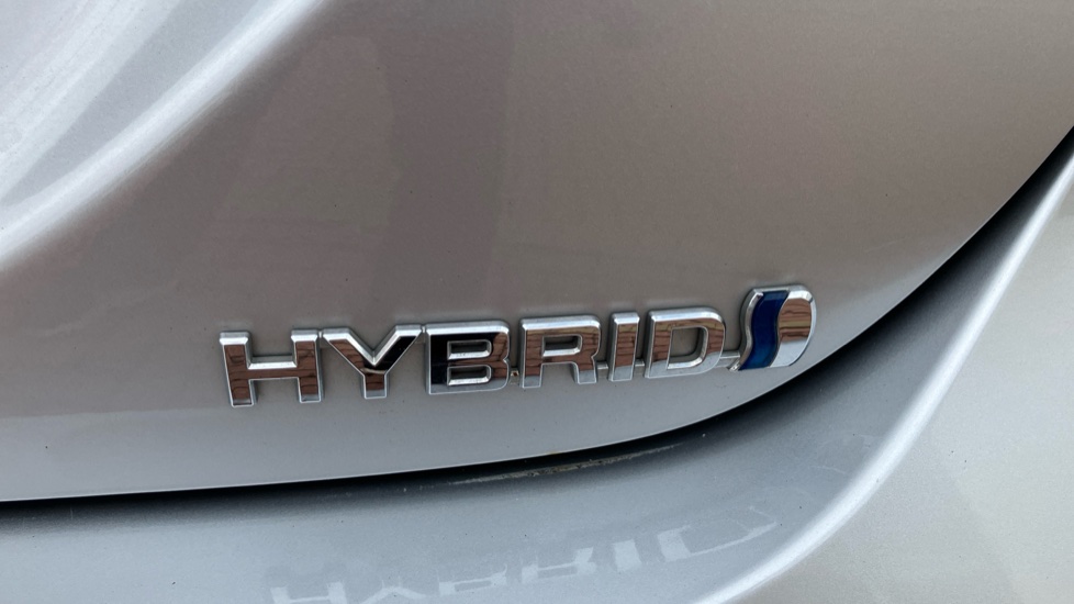 Toyota Camry 2.5 VVT-i Hybrid Design 4dr CVT Hybrid Saloon - Image 62