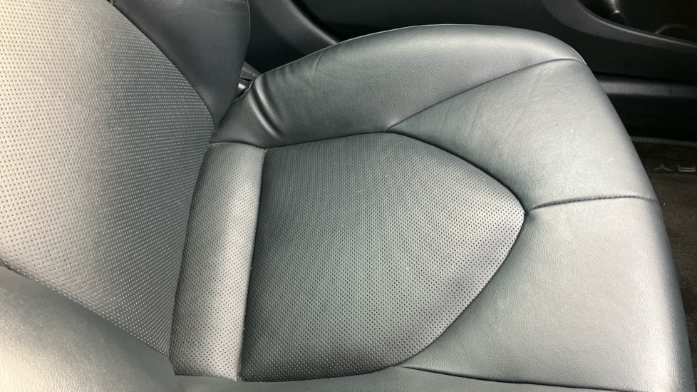 Toyota Camry 2.5 VVT-i Hybrid Design 4dr CVT Hybrid Saloon - Image 66