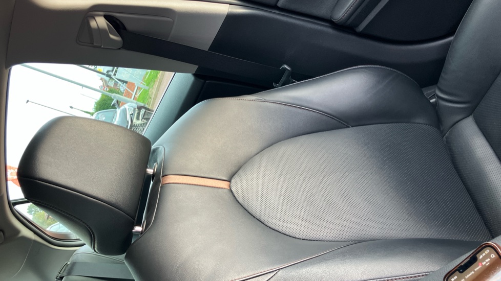 Toyota Camry 2.5 VVT-i Hybrid Design 4dr CVT Hybrid Saloon - Image 67