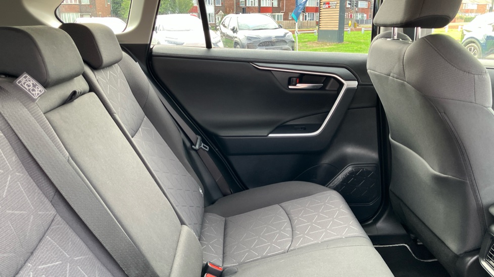 Toyota RAV4 2.5 VVT-i Hybrid Design 5dr CVT 2WD Hybrid Estate - Image 8