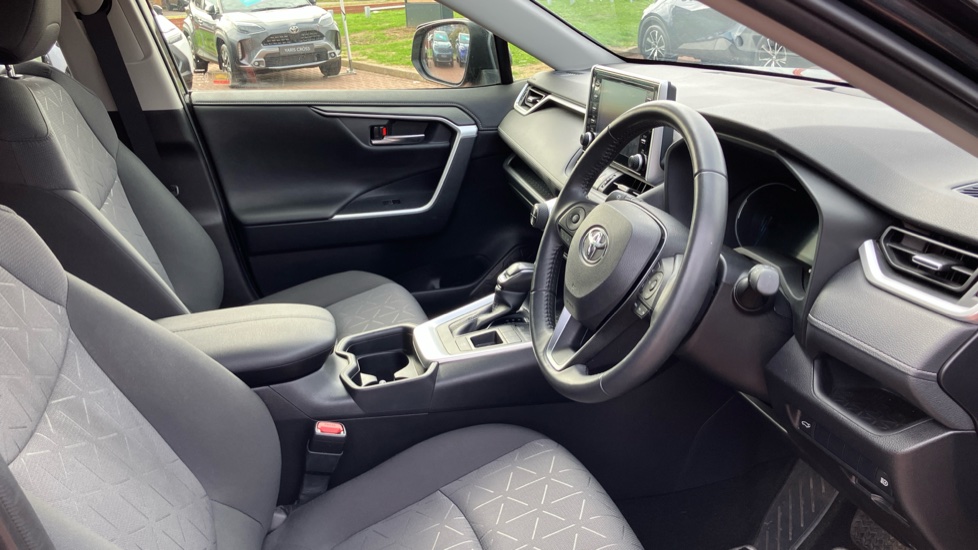 Toyota RAV4 2.5 VVT-i Hybrid Design 5dr CVT 2WD Hybrid Estate - Image 12