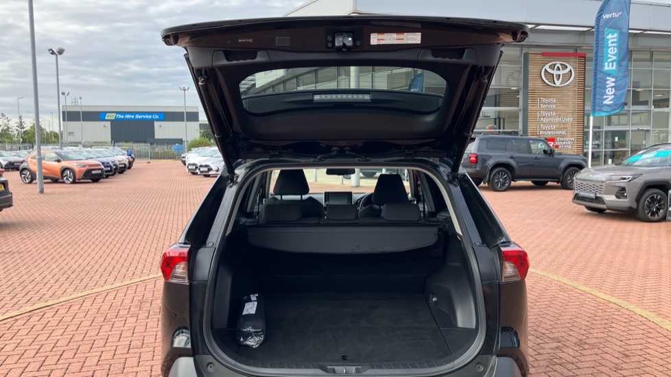 Toyota RAV4 2.5 VVT-i Hybrid Design 5dr CVT 2WD Hybrid Estate - Image 13