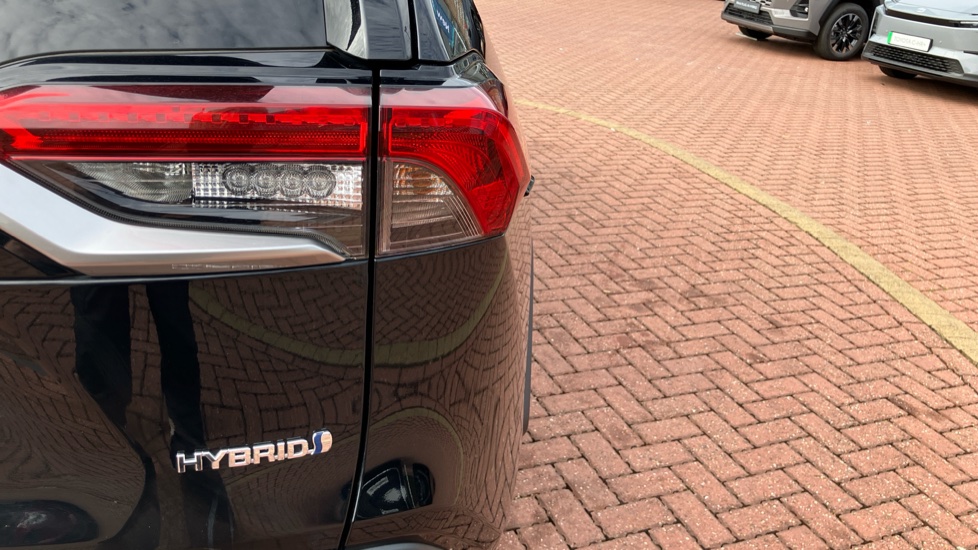 Toyota RAV4 2.5 VVT-i Hybrid Design 5dr CVT 2WD Hybrid Estate - Image 21