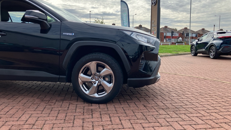 Toyota RAV4 2.5 VVT-i Hybrid Design 5dr CVT 2WD Hybrid Estate - Image 25