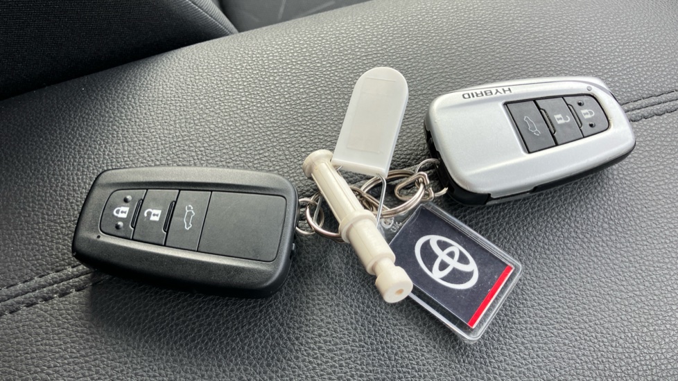 Toyota RAV4 2.5 VVT-i Hybrid Design 5dr CVT 2WD Hybrid Estate - Image 28