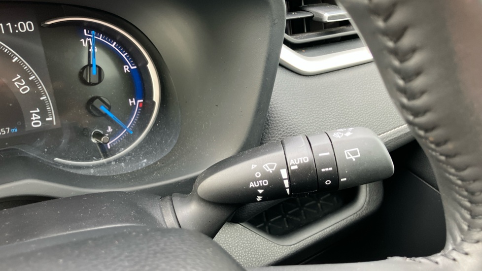 Toyota RAV4 2.5 VVT-i Hybrid Design 5dr CVT 2WD Hybrid Estate - Image 32