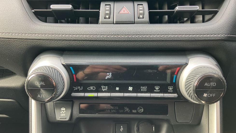 Toyota RAV4 2.5 VVT-i Hybrid Design 5dr CVT 2WD Hybrid Estate - Image 33