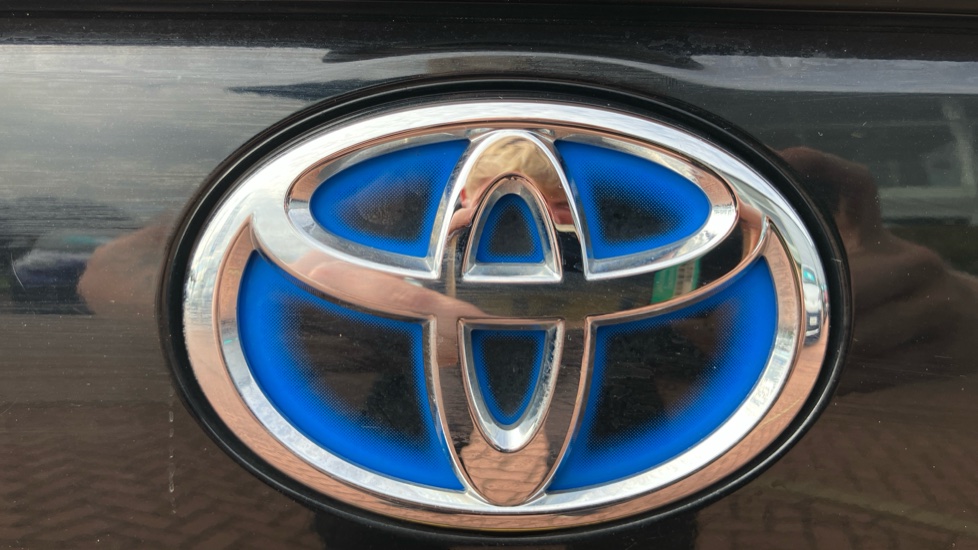 Toyota RAV4 2.5 VVT-i Hybrid Design 5dr CVT 2WD Hybrid Estate - Image 54