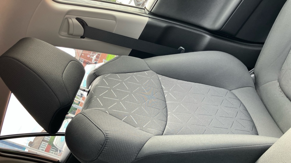 Toyota RAV4 2.5 VVT-i Hybrid Design 5dr CVT 2WD Hybrid Estate - Image 62