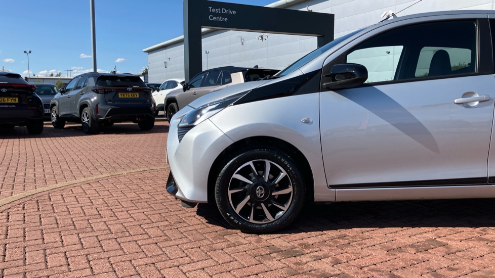 Toyota Aygo 1.0 VVT-i X-Trend TSS 5dr x-shift Petrol Hatchback - Image 25