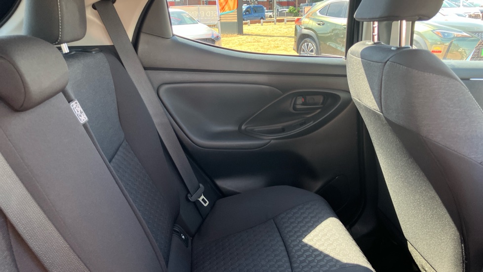 Toyota Yaris 1.5 Hybrid Design 5dr CVT Hybrid Hatchback - Image 8