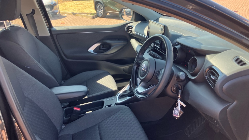 Toyota Yaris 1.5 Hybrid Design 5dr CVT Hybrid Hatchback - Image 12