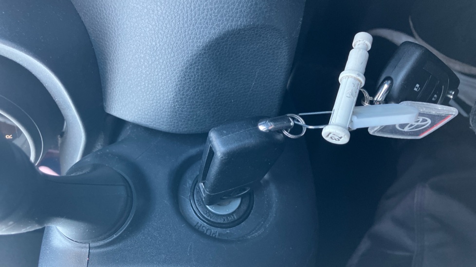 Toyota Yaris 1.5 Hybrid Design 5dr CVT Hybrid Hatchback - Image 16
