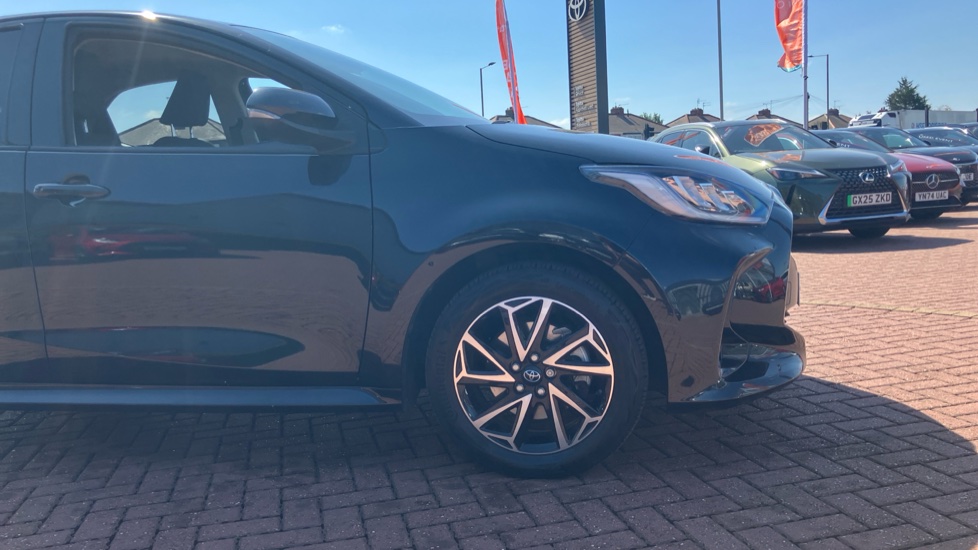 Toyota Yaris 1.5 Hybrid Design 5dr CVT Hybrid Hatchback - Image 25