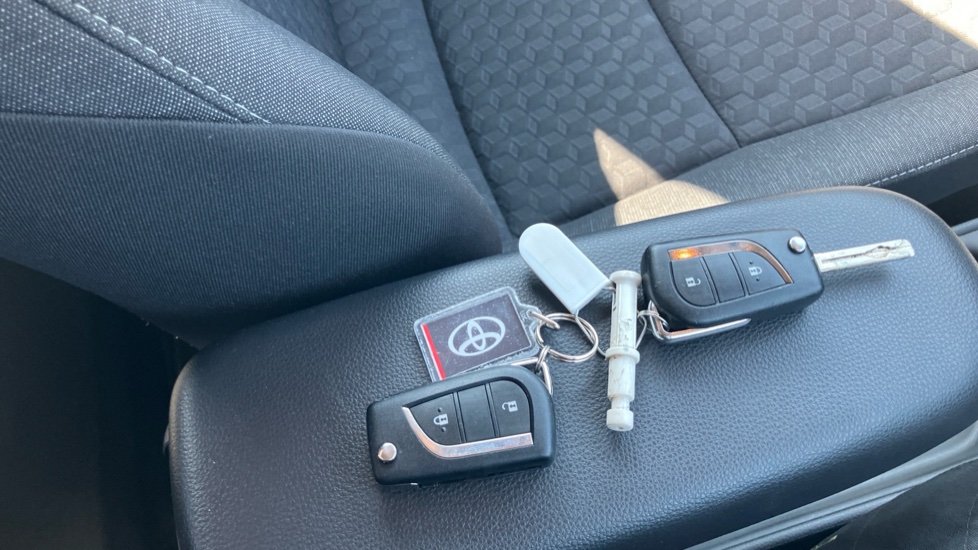 Toyota Yaris 1.5 Hybrid Design 5dr CVT Hybrid Hatchback - Image 28